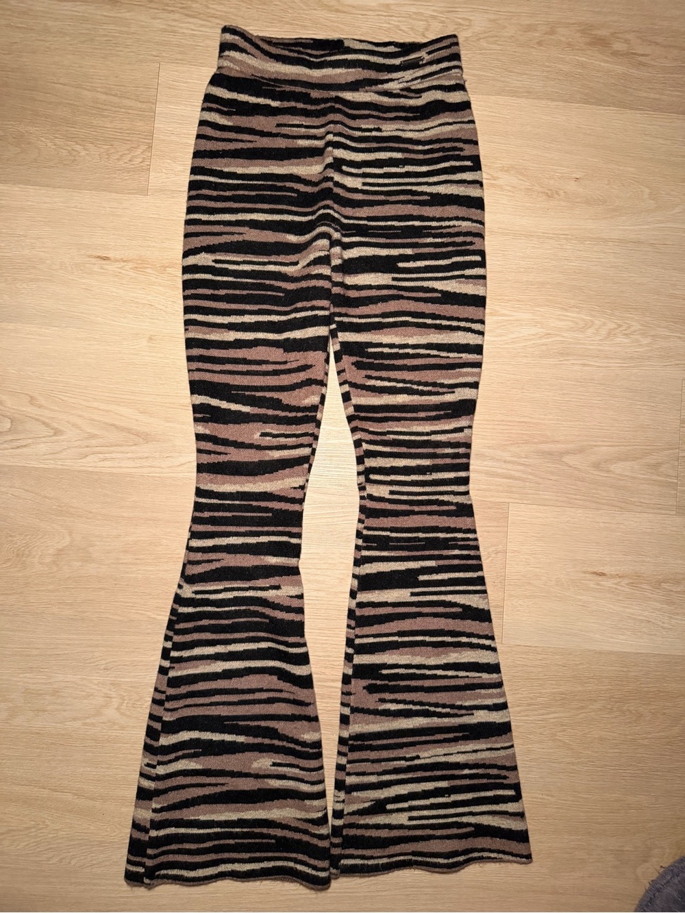 MANIERE DE VOIR Zebra-Stripe Flared Knit Pants - Black & Brown